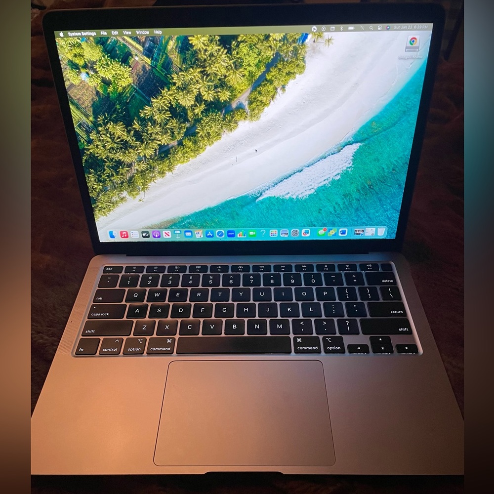 MAC BOOK AIR Retina 13 inch macOS Ventura 13.1 8GB RAM 1.1 GHz Core i5